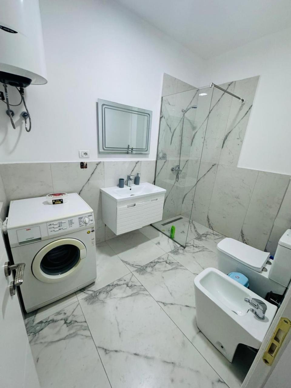 Apartamente Tirana Esterno foto