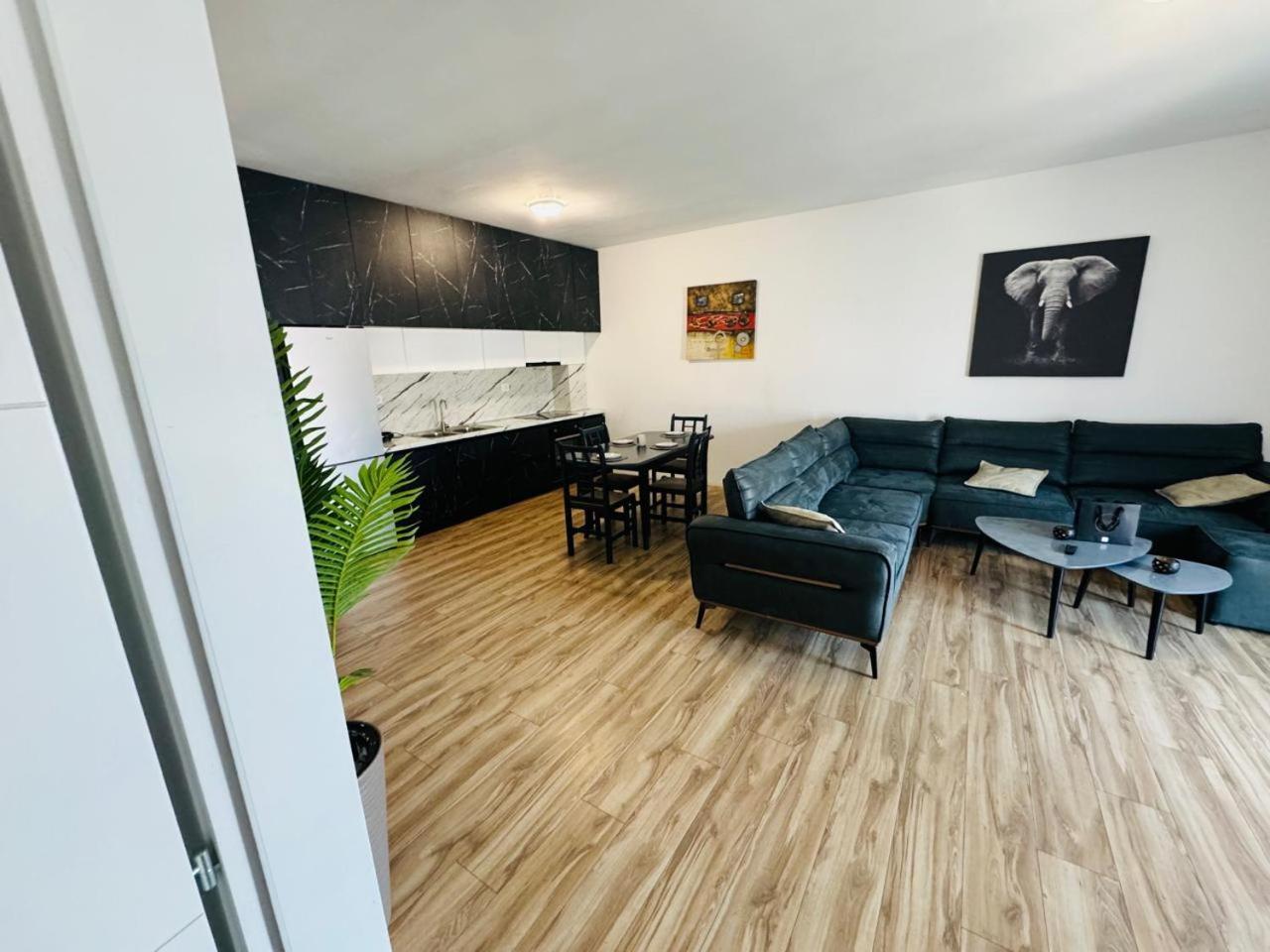 Apartamente Tirana Esterno foto
